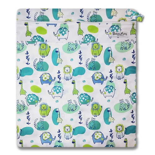 W056 White Green Safari Animals Wet Bag